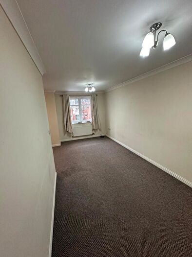4 Bedroom Town House To Rent In Cinnamon Close, Northenden, M22