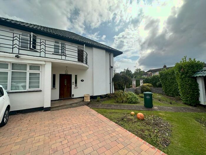 4 Bedroom Detached House To Rent In Mill Ridge, Edgware, HA8