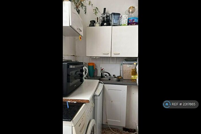 Studio To Rent In Holmdale Terrace, London, N15