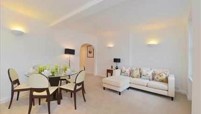 2 Bedroom Flat To Rent In Hill Street, London, W1J