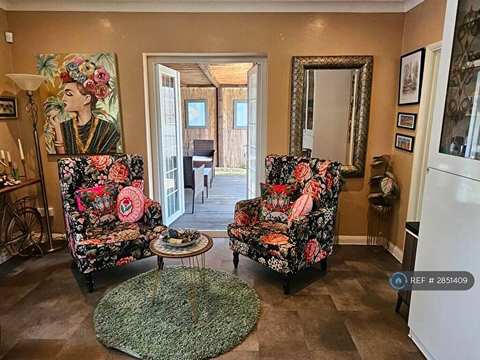 4 Bedroom Bungalow To Rent In Belmont Rise, Sutton, SM2