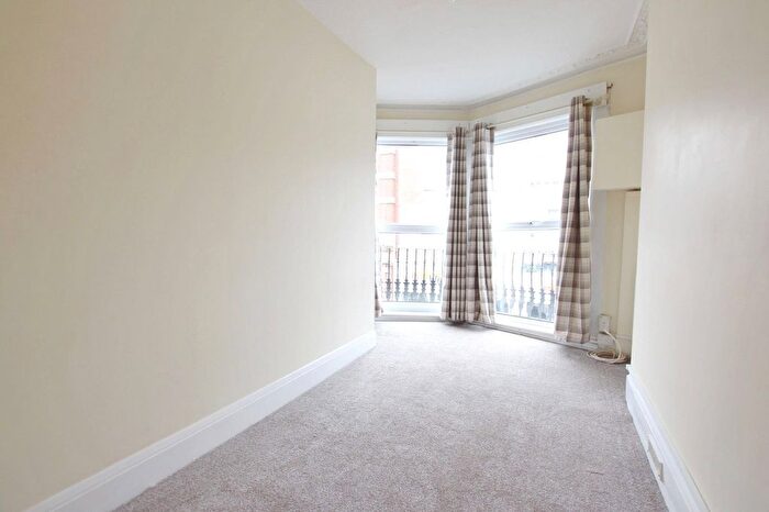 1 Bedroom Flat To Rent In Crescent Road, Worthing, West Sussex, BN11