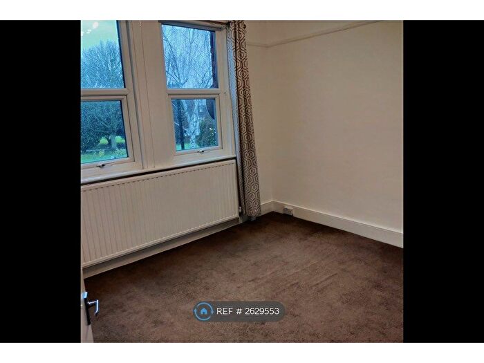 1 Bedroom Flat To Rent In St. Marys Road, Southend-On-Sea, SS2