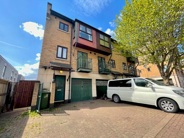 3 Bedroom Town House To Rent In Pankhurst Avenue, Royal Docks, E16