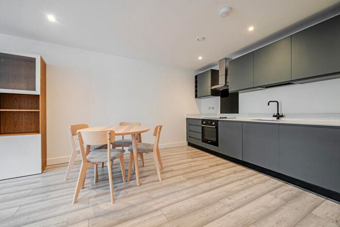 2 Bedroom Flat To Rent In West Street, Maidenhead, SL6