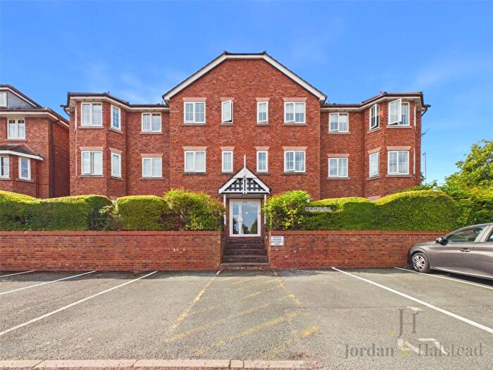 2 Bedroom Penthouse For Sale In Heathcote Close, Chester, Cheshire, CH2