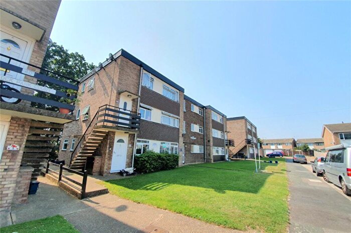 1 Bedroom Apartment To Rent In St. Lawrence Gardens, Leigh-on-Sea, Essex, SS9