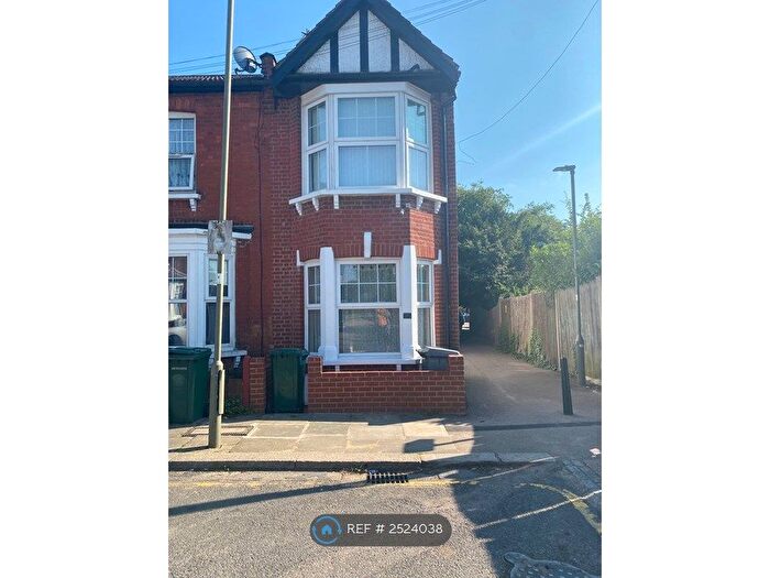 3 Bedroom End Of Terrace House To Rent In Percy Road, London, N12