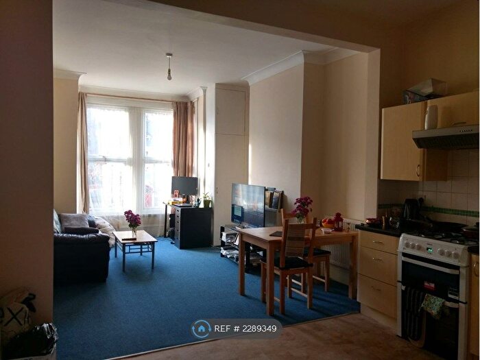 1 Bedroom Flat To Rent In Empress Avenue, Ilford, IG1