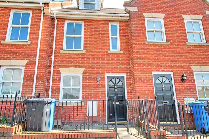 3 Bedroom Town House To Rent In Carrow Road, Norwich, NR1