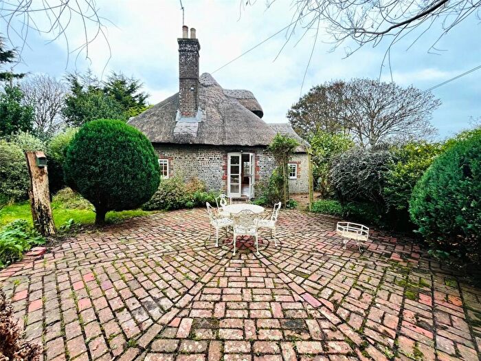 4 Bedroom Detached House To Rent In Brookpit Lane, Climping, Littlehampton, West Sussex, BN17