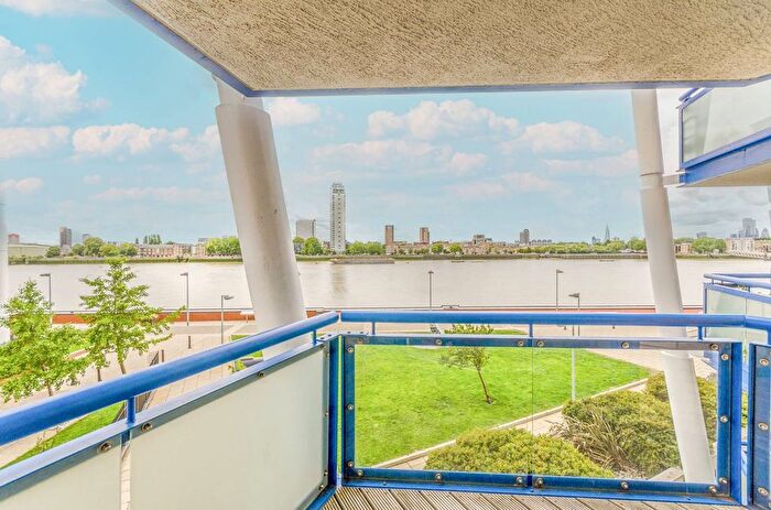 2 Bedroom Flat For Sale In Apollo Building, Isle Of Dogs, London, E14