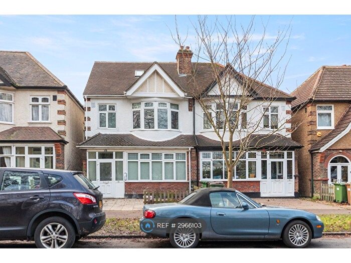 Studio To Rent In Carshalton Place, Carshalton, SM5