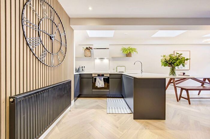 2 Bedroom Flat To Rent In Parfrey Street, Hammersmith, London, W6