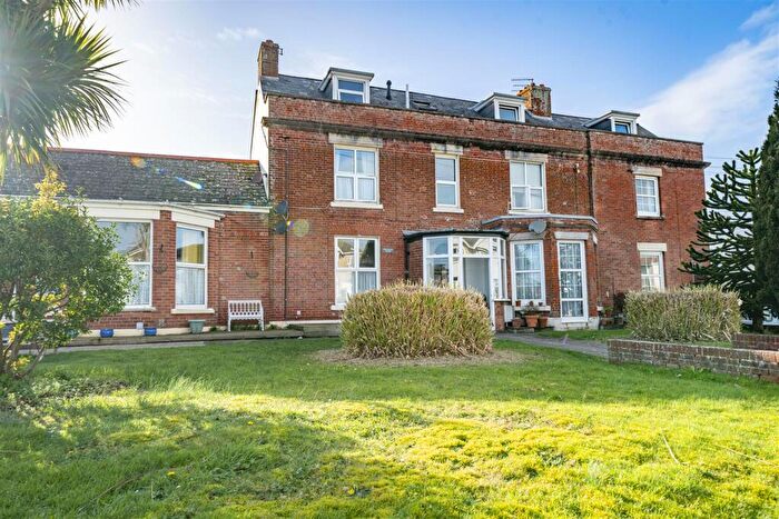 2 Bedroom Apartment For Sale In Chickerell Road, Weymouth, DT4