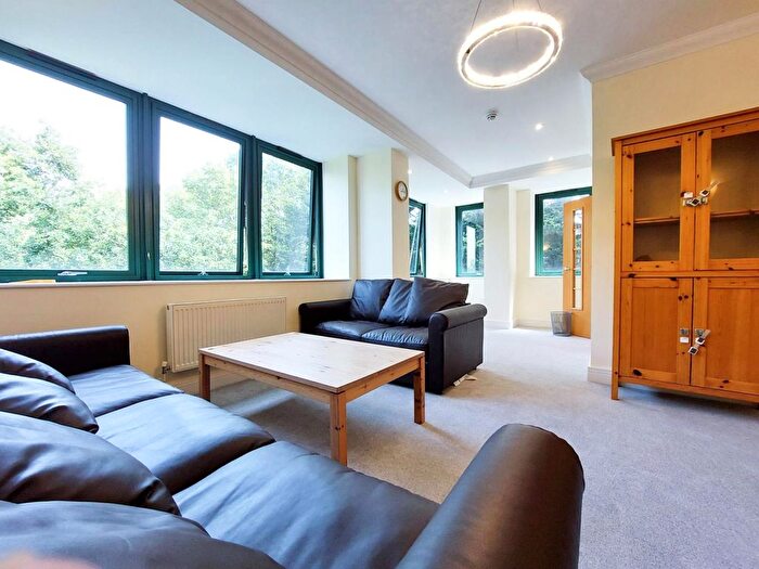 2 Bedroom Flat To Rent In Greystoke House, Brunswick Road, London, W5