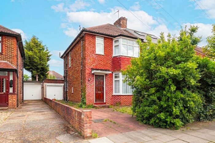 3 Bedroom Semi-Detached House To Rent In Cheviot Gardens, London, NW2