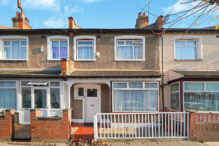 3 Bedroom Terraced House For Sale In Penshurst Road, Thornton Heath, CR7