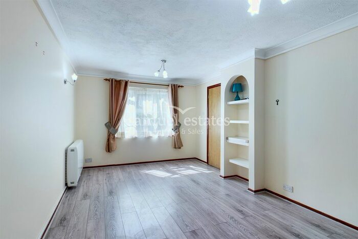 2 Bedroom Flat To Rent In Lowry Crescent, Mitcham, CR4