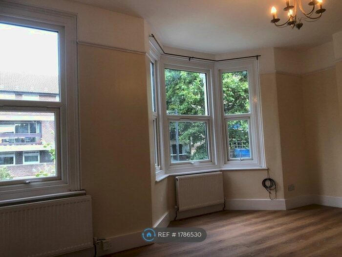 2 Bedroom Flat To Rent In John Ruskin Street, London, SE5