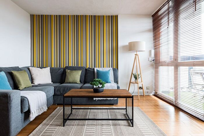 2 Bedroom Flat To Rent In Abbey Street, London, SE1