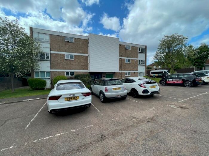 2 Bedroom Flat To Rent In Merridene, Winchmore Hill, N21