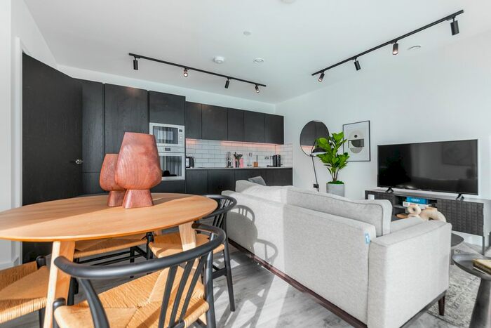 1 Bedroom Flat To Rent In Portal Way, London, W3