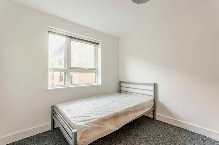 1 Bedroom Flat To Rent In Capulet Square, Bow, London, E3