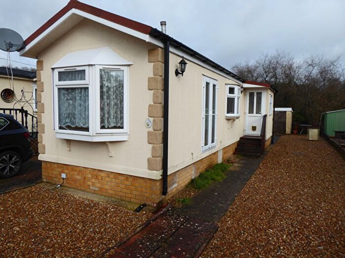 1 Bedroom Mobile/park Home For Sale In Waterend Park, Old Basing, Basingstoke, RG24