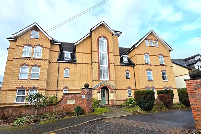 3 Bedroom Flat For Sale In Gaskell Road, Altrincham, WA14