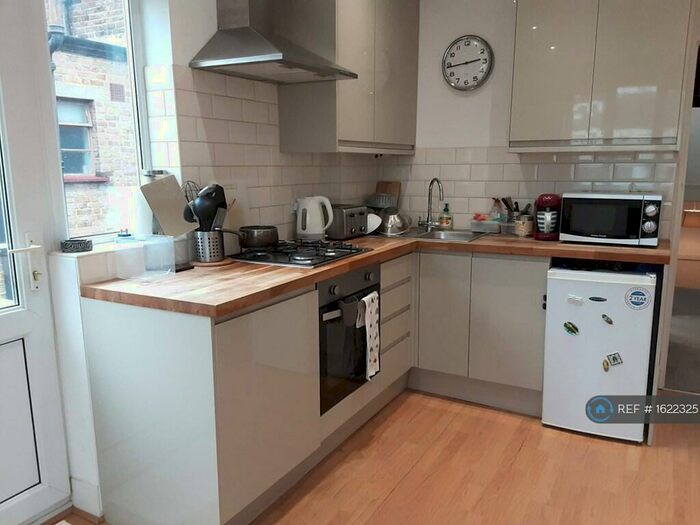 2 Bedroom Flat To Rent In Parkland Road, London, N22