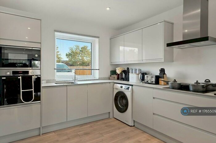 3 Bedroom End Of Terrace House To Rent In Woodcombe Mews, Sittingbourne, ME10