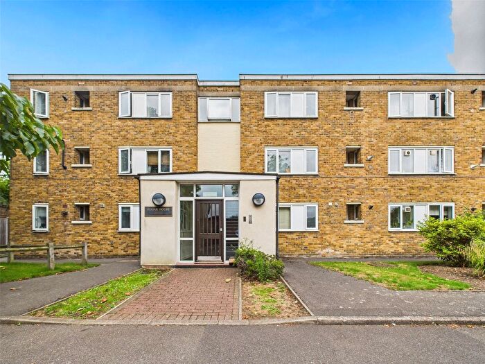 3 Bedroom Flat To Rent In Elgar House Kneller Road, Twickenham, TW2