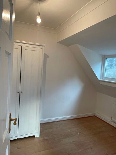 1 Bedroom Flat To Rent In Middleton Road, London, E8