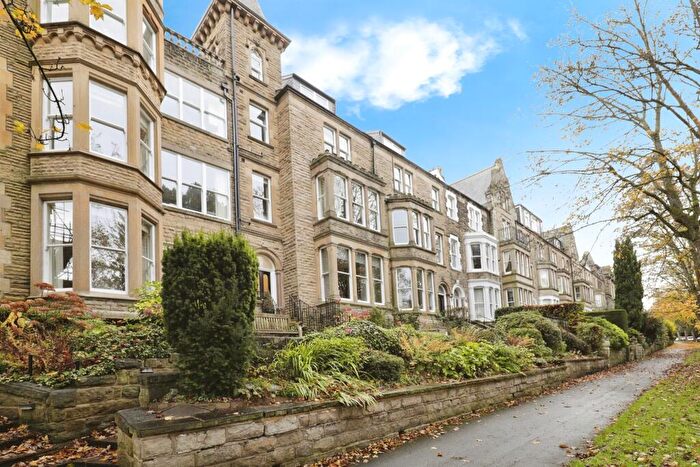 2 Bedroom Apartment For Sale In Valley Drive, Harrogate, HG2