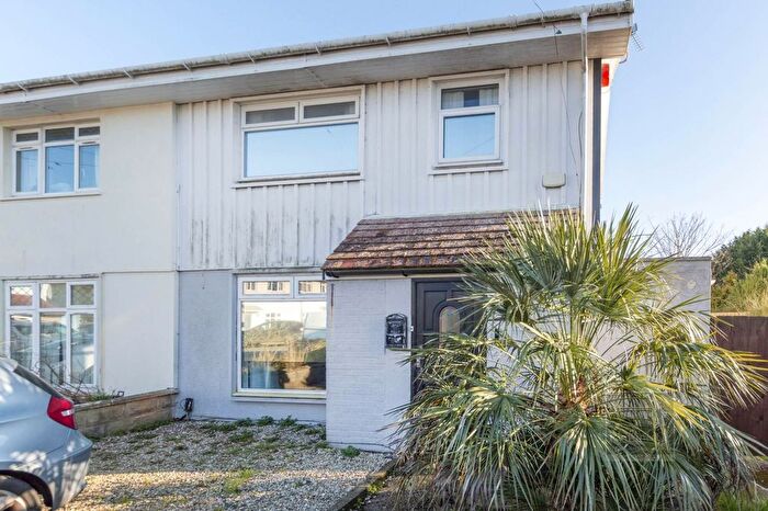 4 Bedroom Semi Detached House For Sale In Richenda Close, Norwich, NR5