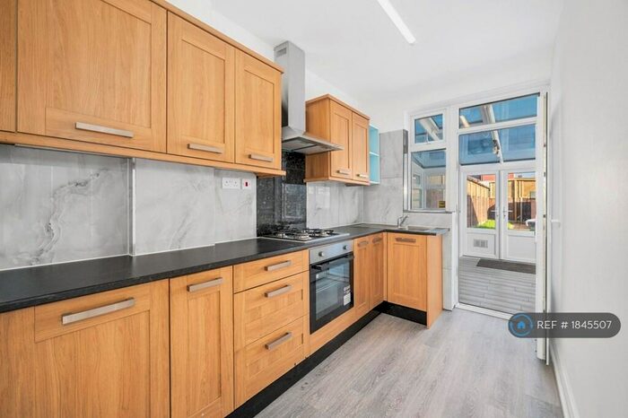 3 Bedroom Semi-Detached House To Rent In Streatfield Road, Harrow, HA3