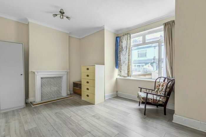 3 Bedroom End Of Terrace House To Rent In Kenlor Road, London, SW17