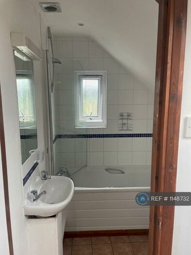 1 Bedroom Flat To Rent In Littlefield Green, Maidenhead, SL6