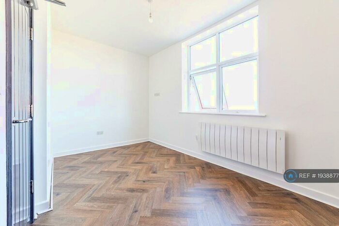 2 Bedroom Flat To Rent In Liverpool Street, Salford, M6