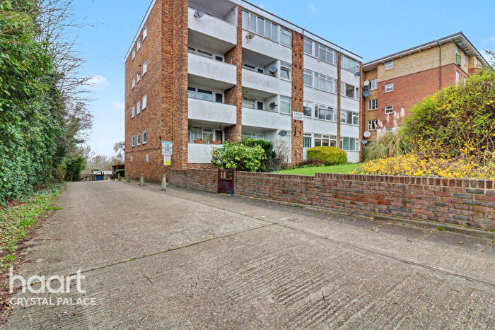 Studio For Sale In Grange Road, London, SE19