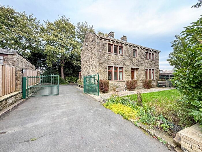3 Bedroom Detached House For Sale In Slaithwaite Road, Meltham, Holmfirth, HD9