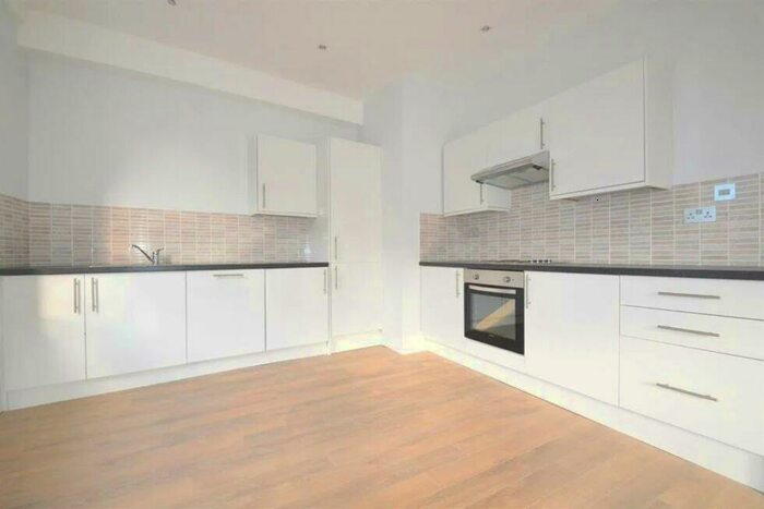 3 Bedroom Flat To Rent In Hackney Road, Shoreditch / Bethnal Green, E2