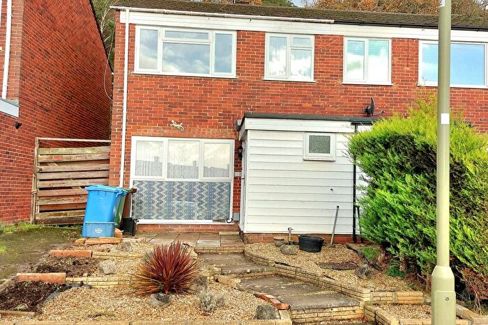 3 Bedroom End Of Terrace House For Sale In Pinewood Park, Farnborough, GU14