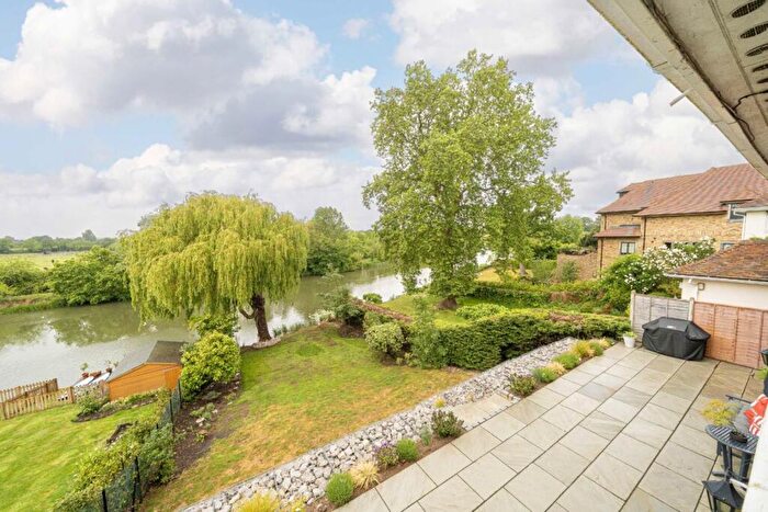 4 Bedroom Detached House For Sale In Pelhams Walk, Esher, KT10