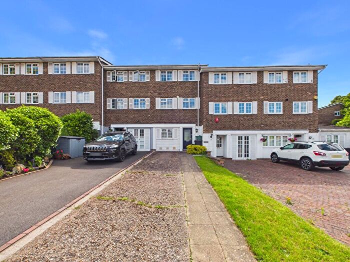 5 Bedroom Town House For Sale In Durham Road, Bromley, Kent, BR2
