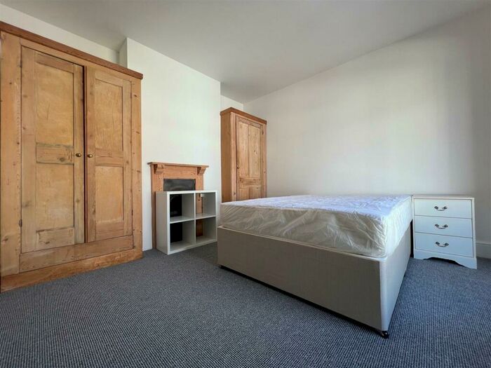 4 Bedroom House To Rent In Baileys Road, Southsea, PO5