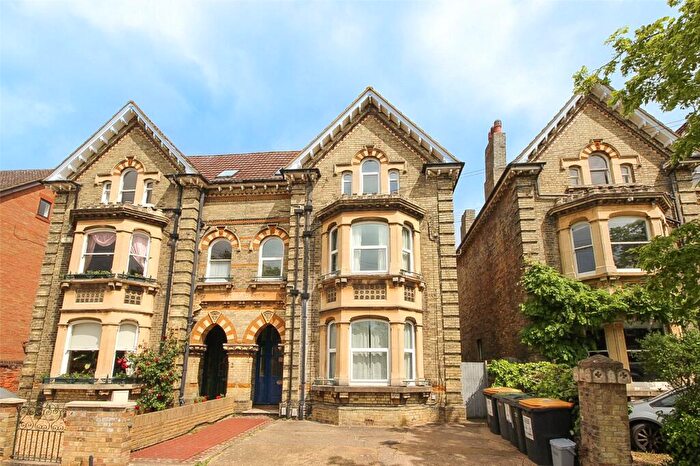 5 Bedroom Semi Detached House For Sale In Bushmead Avenue, Bedford, Bedfordshire, MK40