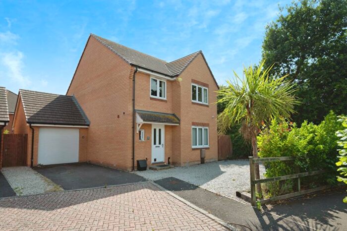 4 Bedroom Detached House For Sale In Shute Close, Hayling Island, Hampshire, PO11