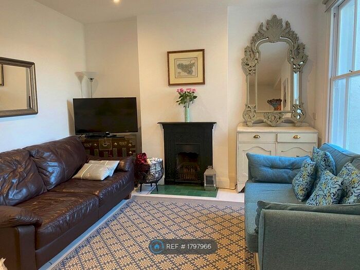 2 Bedroom Maisonette To Rent In Standen Road, London, SW18